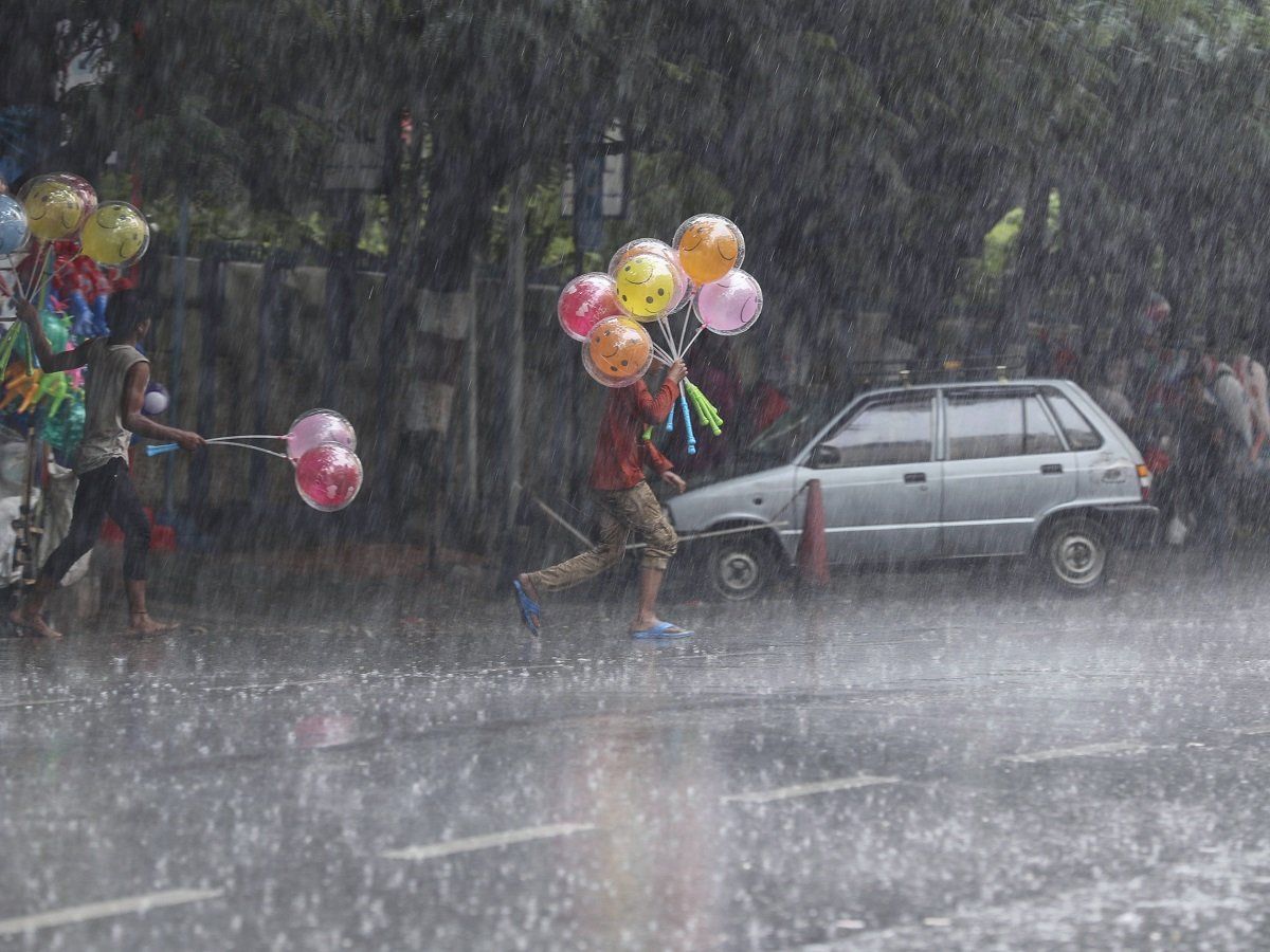 Weather Today, 4 July: देश के कई हिस्सों में हो रही बारिश, दिल्ली में आज ऐसा रहेगा मौसम, यहां जानें