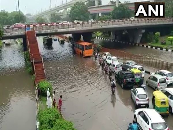 Rain wreaks havoc in many parts of Indiam 192 people died in Maharashtra so far