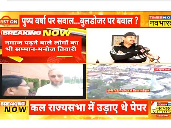 raining flowers on Kanwariyas