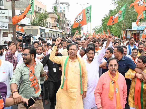 BJP surrounded Gehlot government on many issues including corruption law and order huge demonstration till Chief Minister residence
