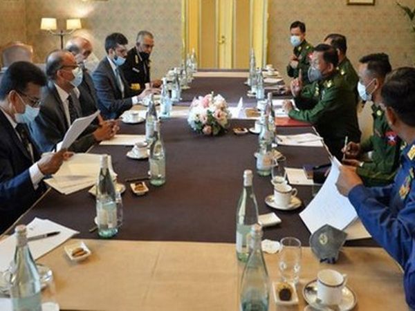 Moscow: Rajnath Singh holds talks with Myanmar Military Chief 
