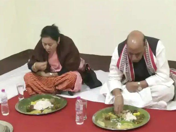 Rajnath Singh ate food video