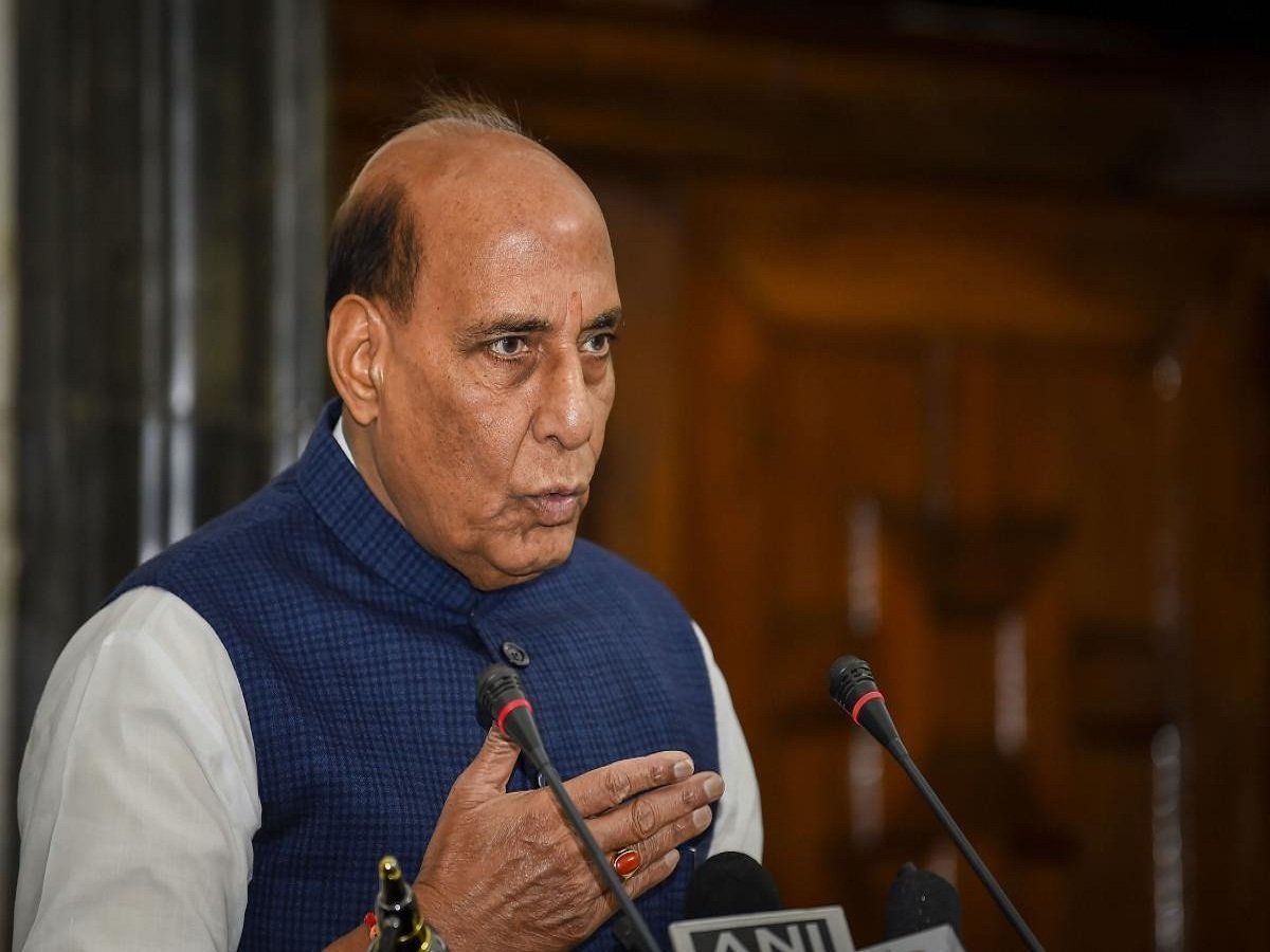 Madan Sharma: 'पूर्व नेवी अफसर के साथ मारपीट अस्वीकार्य', रक्षा मंत्री राजनाथ सिंह ने शिवसैनिकों को दी नसीहत