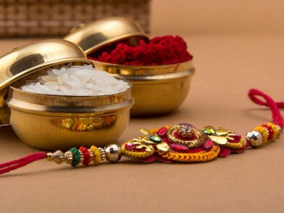 राशि के अनुसार बांधे राखी (Pic : Istock) राशि के अनुसार बांधे राखी (Pic : Istock)