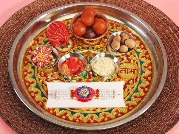 Rakhi Puja Thali items, rakhi thali decoration items, rakhi ki thali me kya rakhe, Rakhi Puja Thali items in hindi, Rakhi ki Thali Mein rakhne wali Jaruri chijen, राखी की थाली में क्या-क्या रखें, राखी की थाली में रखने वाली जरूरी चीजे, राखी की थाली