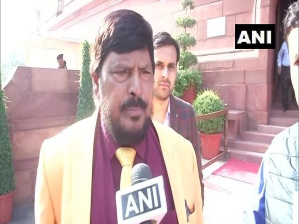 Ramdas Athawale says Shivsena will think about my formula Maharashtra crisis अठावले बोले- मेरे फॉर्मूले पर भाजपा के साथ सरकार बनाने पर विचार करेगी शिवसेना 