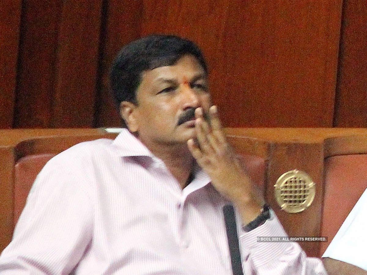 Ramesh Jarkiholi: सेक्स स्कैंडल में फंसे मंत्री रमेश जारकीहोली का इस्तीफा, बोले- साजिश