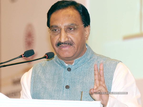 देशभर के उच्च शिक्षण संस्थानों से HRD मिनिस्‍टर रमेश पोखरियाल की ऑनलाइन चर्चा