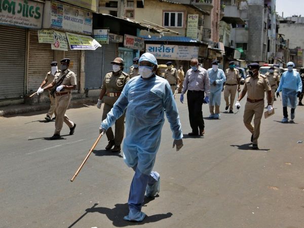 Rampur DM Aunjaneya Kumar Singh takes stock of city on foot, people warns for violating lockdown