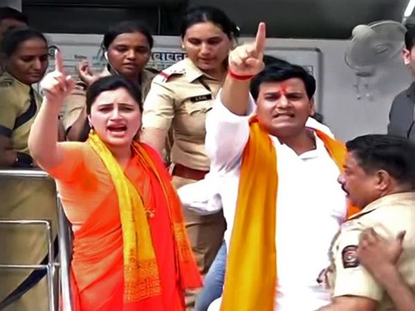 Hanuman Chalisa row : MP Navneet Rana gets released from Byculla Jail taken to Lilavati Hospital 