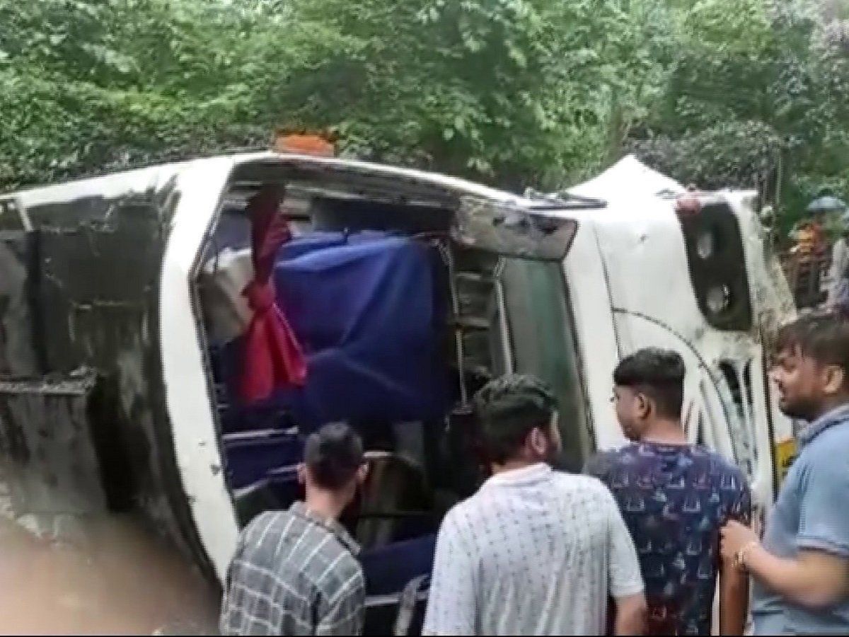 रांची के 22 छात्रों को लेकर जा रही बस सिक्किम में पलटी, CM हेमंत सोरेन ने दिया अपडेट