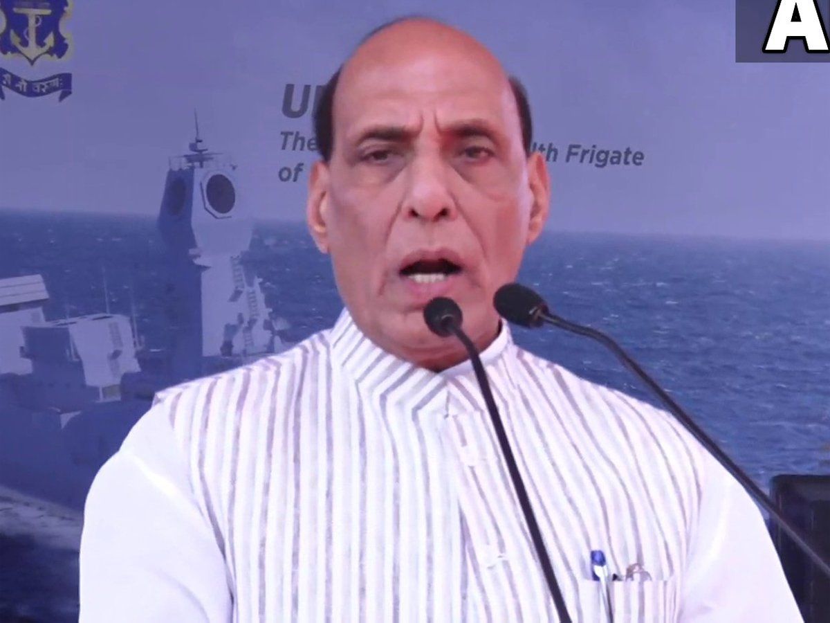 समुद्र में बढ़ी देश की ताकत, नौसेना को मिले युद्धपोत 'सूरत' और 'उदयगिरि'