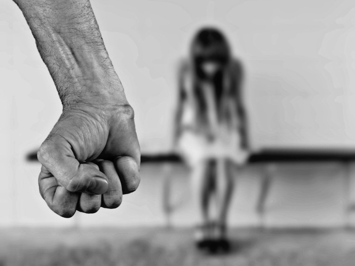 Bhopal: भोपाल का पापी पिता, अपनी सात साल की बेटी से कर रहा था छेड़छाड़, मां बनी ढाल