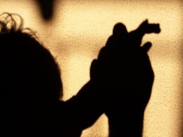 A Chinese woman save herself from a rapist as she pretending to cough and telling him she is from Wuhan । मुझे कोरोना वायरस है...ये सुनते ही रेपिस्ट को आ गया पसीना भागा उल्टे पांव