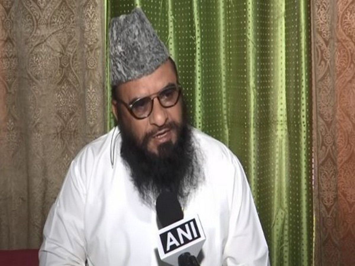 UP Madrassa survey : 'मदरसों का सर्वे करने आएं तो चप्पल से करें स्वागत', मौलाना रशीदी के बयान पर पूर्व मंत्री बोले-कार्रवाई होगी