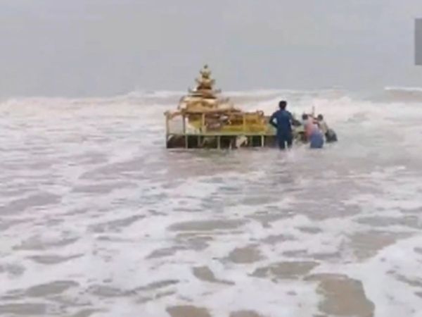mysterious gold-coloured chariot washed ashore at Sunnapalli Sea Harbour in Srikakulam 