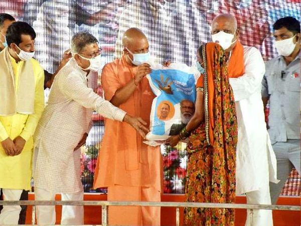 New record in ration distribution in UP, 3 crore 37 lakh get free ration 