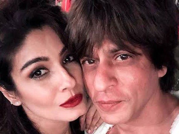 Raveena Tandon की खुशबू के दीवाने हैं किंग खान