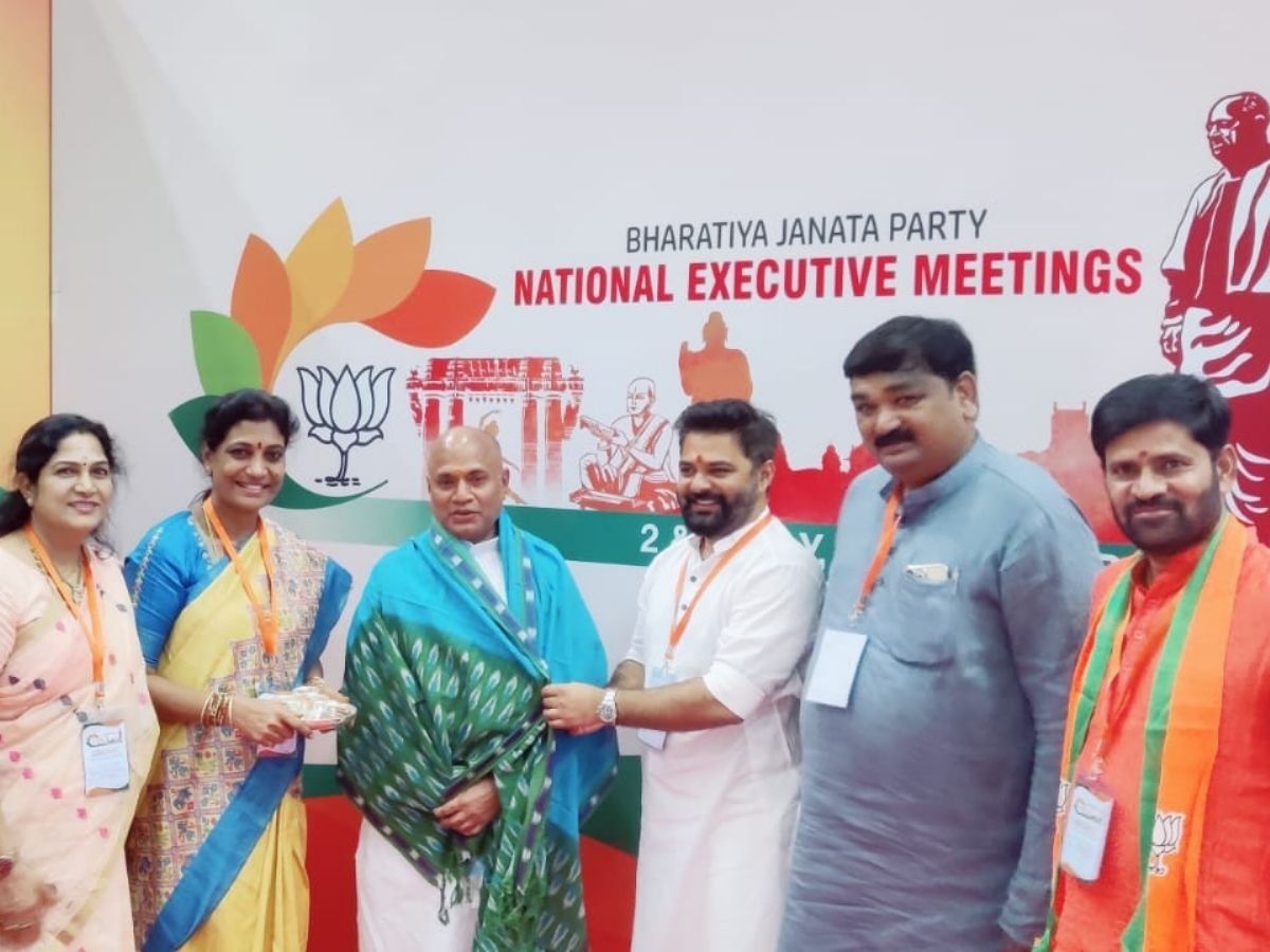 BJP के हो गए नीतीश के राइट हैंड आरसीपी सिंह? सुशील मोदी बोले- खबर भाम्रक, कार्यकर्ताओं ने सिर्फ किया स्वागत