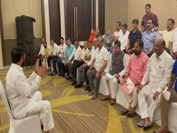 Maharashtra Deputy Speaker likely to send notice to 16 rebel MLAs of Shiv Sena today