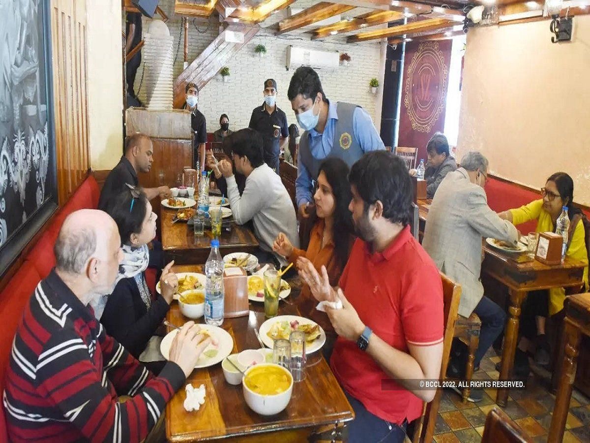 होटल में खाना खाने वालों के लिए बड़ी खुशखबरी, अब जबरदस्ती कोई नहीं वसूल सकेगा सर्विस चार्ज