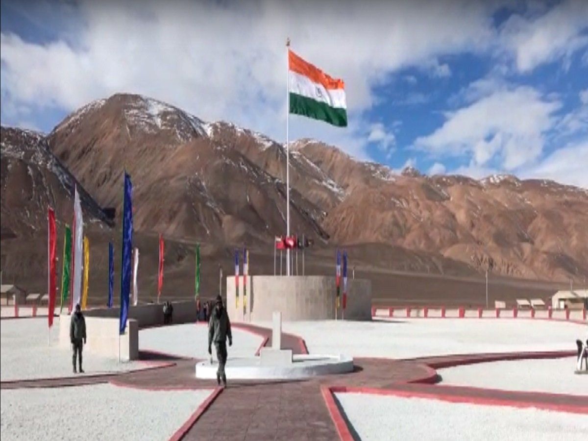 Rezang La War Memorial: खास लोगों के बीच खास पल, उद्घाटन के दौरान अलग रूप में दिखे रक्षा मंत्री राजनाथ सिंह