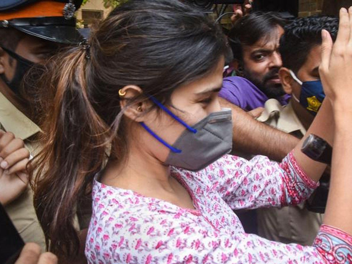 Bollywood Drug Case : रिया चक्रवर्ती को नहीं मिली राहत, न्यायिक हिरासत 20 अक्टूबर तक बढ़ी