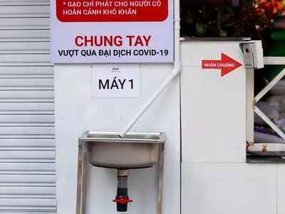 ल कड उन म ख न क स कट यह Atm स म ल रह ह च वल गर ब क ल ए वरद न Food Crisis Is Getting In Vietnam Amid Lockdown Rice From Atm Boon For Poor