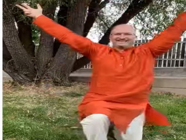Ganesh Chaturthi VIDEO in uncle ricky pond dance on shree ganesha deva song video viral in hindi