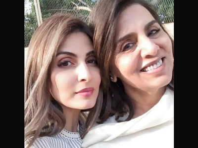 Riddhima Kapoor with mother Neetu Riddhima Kapoor with mother Neetu