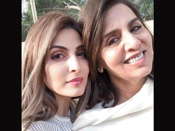 Riddhima Kapoor with mother Neetu