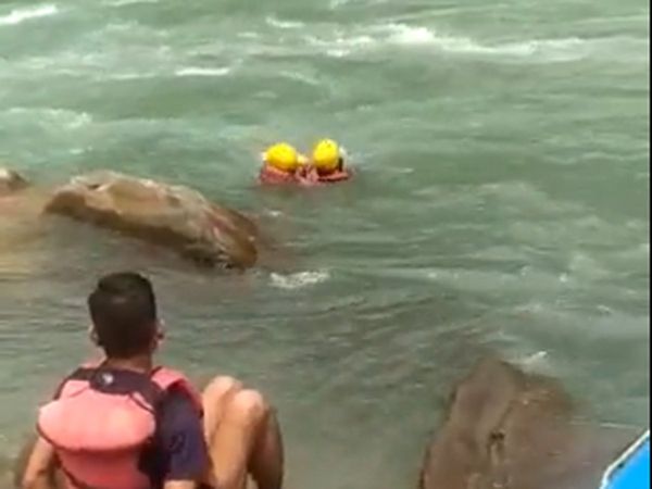 Two civilian girls were rescued by one Indian Army Rafting team 