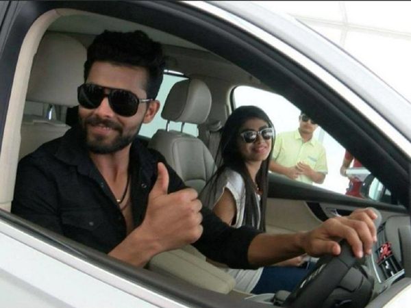 ravindra jadeja argues with women cop