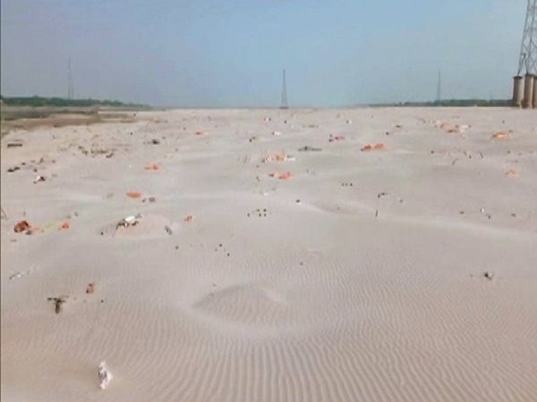  disposal of dead bodies in Ganga river is a tradition