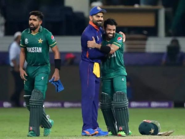 Virat Kohli hugged Mohammad Rizwan