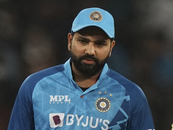 Rohit Sharma defends Bhuvneshwar Kumar and Harshal Patel