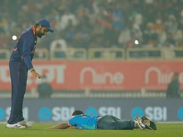 Rohit Sharma fan enters ground
