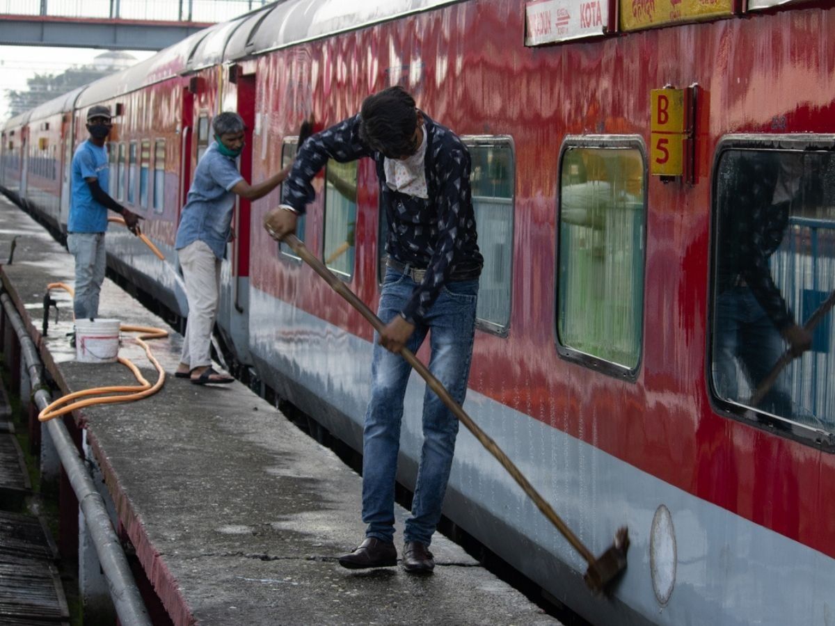 RRB Railway Group D Admit Card 2021: जानें रीजन वाइज कब, कहां और कैसे डाउनलोड करें आरआरबी ग्रुप डी एडमिट कार्ड