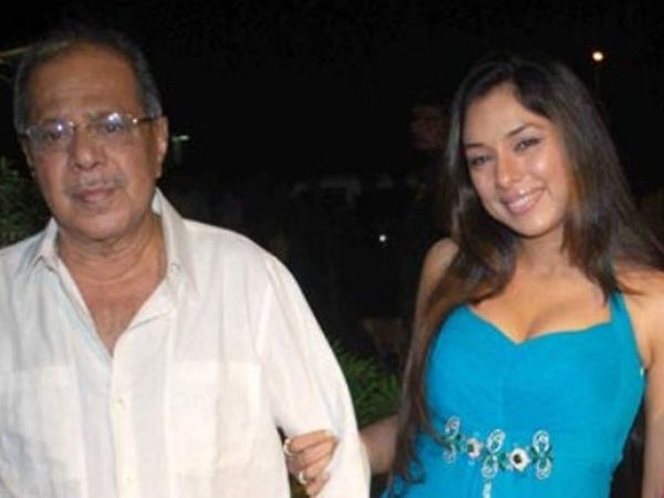 Rupali Ganguly Family faced Financial crisis: Anupamaa actress Rupali father anil ganguly had to sell their house after a one Dharmendra bollywood film got delayed