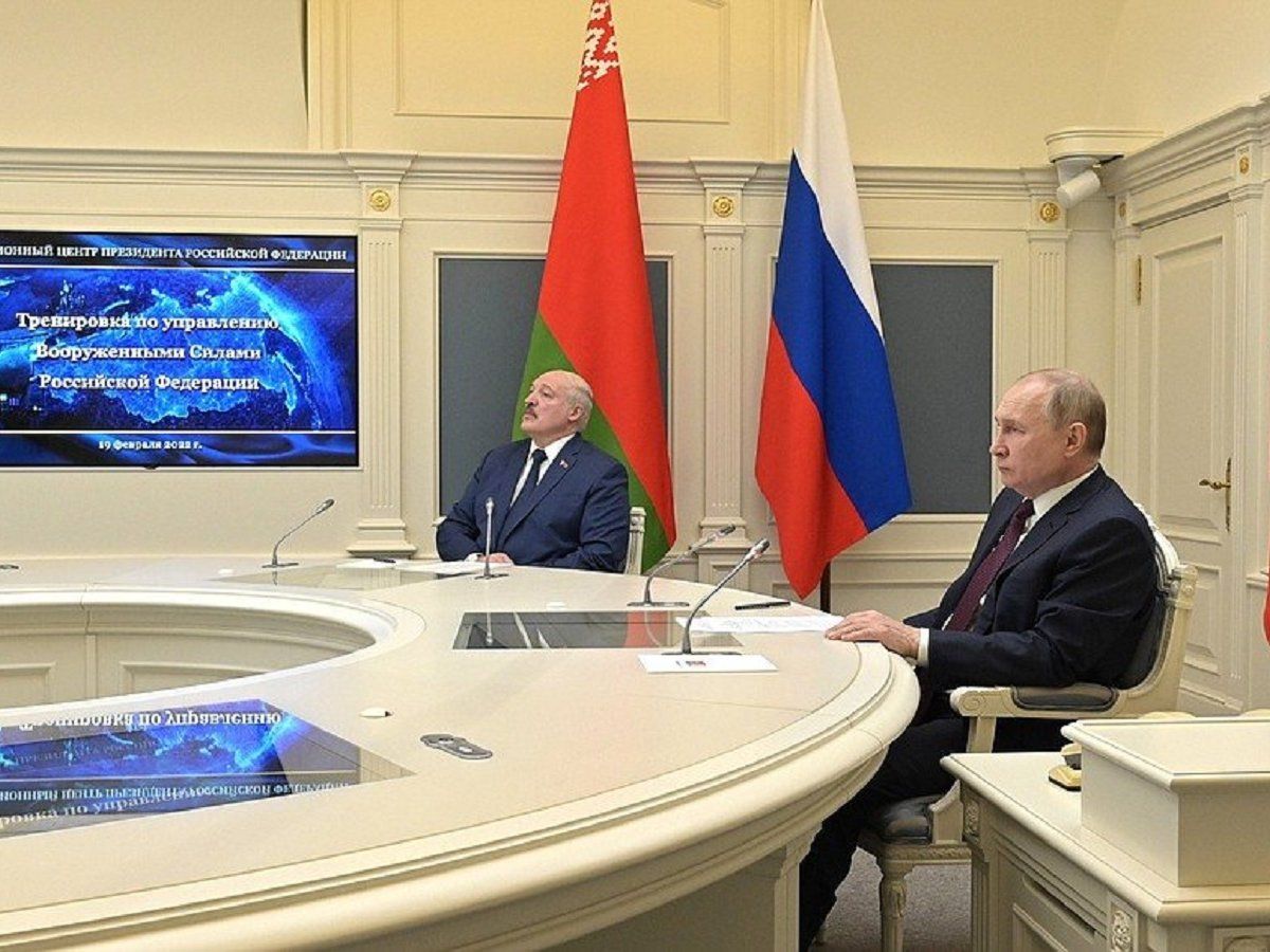 Ukraine Crisis: पुतिन की निगरानी में रूस का युद्धाभ्यास, अमेरिका ने फिर चेताया, 'भुगतने होंगे गंभीर परिणाम'