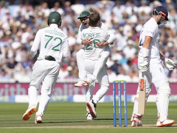 South Africa beat England in 1st test