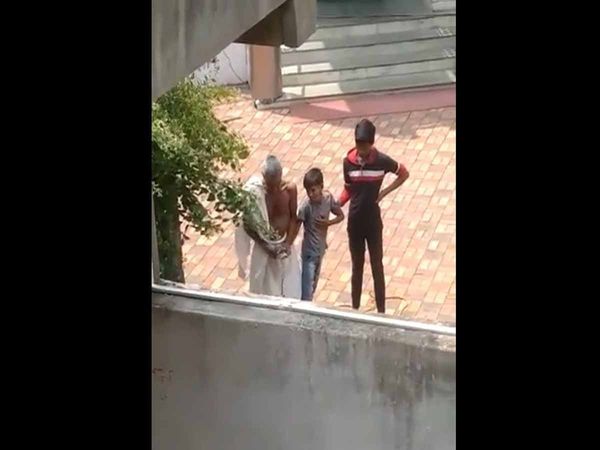 Madhya Pradesh priest of Jain temple beats a child with a rope on suspicion of stealing almonds watch video