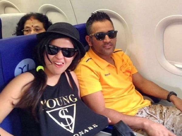 Sakshi Dhoni reveals about habits of hubby MS Dhoni