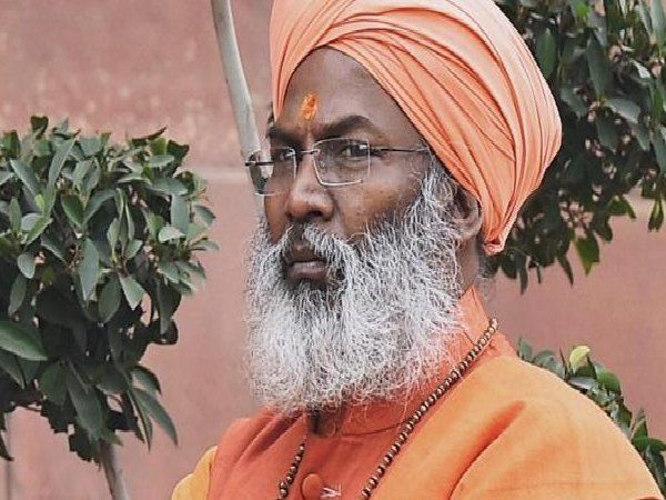 Sakshi Maharaj ने गैंगरेप आरोपी कुलदीप सिंह सेंगर को जन्मदिन की दी बधाई, एक तरह के कांड पर अलग नजरिया