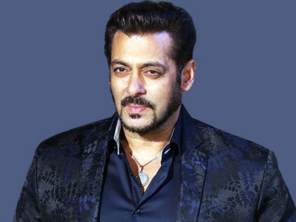 Salman Khan joins PM Narendra Modi Har Ghar Tiranga campaign and hoists national flag at Galaxy Apartments-