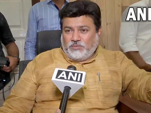 eknath Shinde fraction Mla Uday Samant’s car attacked at Katraj in Pune