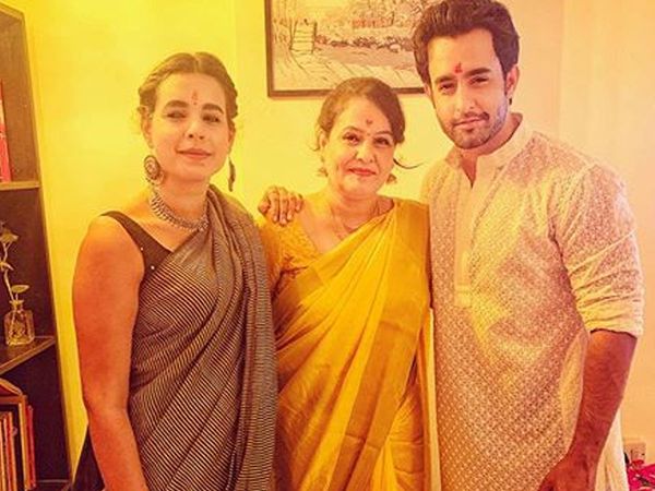 prasthanam Bollywood Actor Satyajeet Dubey mother tests Covid 19 positive