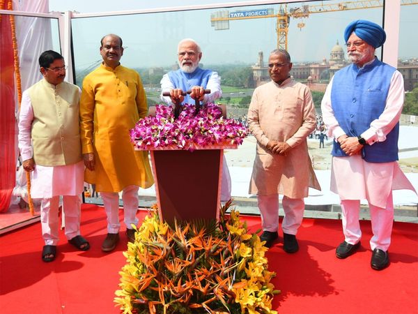 Opposition agitated over not being called on the unveiling of the national symbol