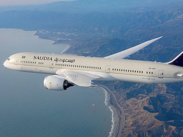 Saudi Arabia suspends all international flights for a week amid new corona strain