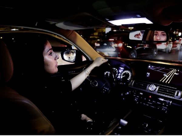 सऊदी अरब में अब महिलाओं को है ड्राइविंग की अनुमति, क्‍या यहां वोट भी डालती हैं महिलाएं?